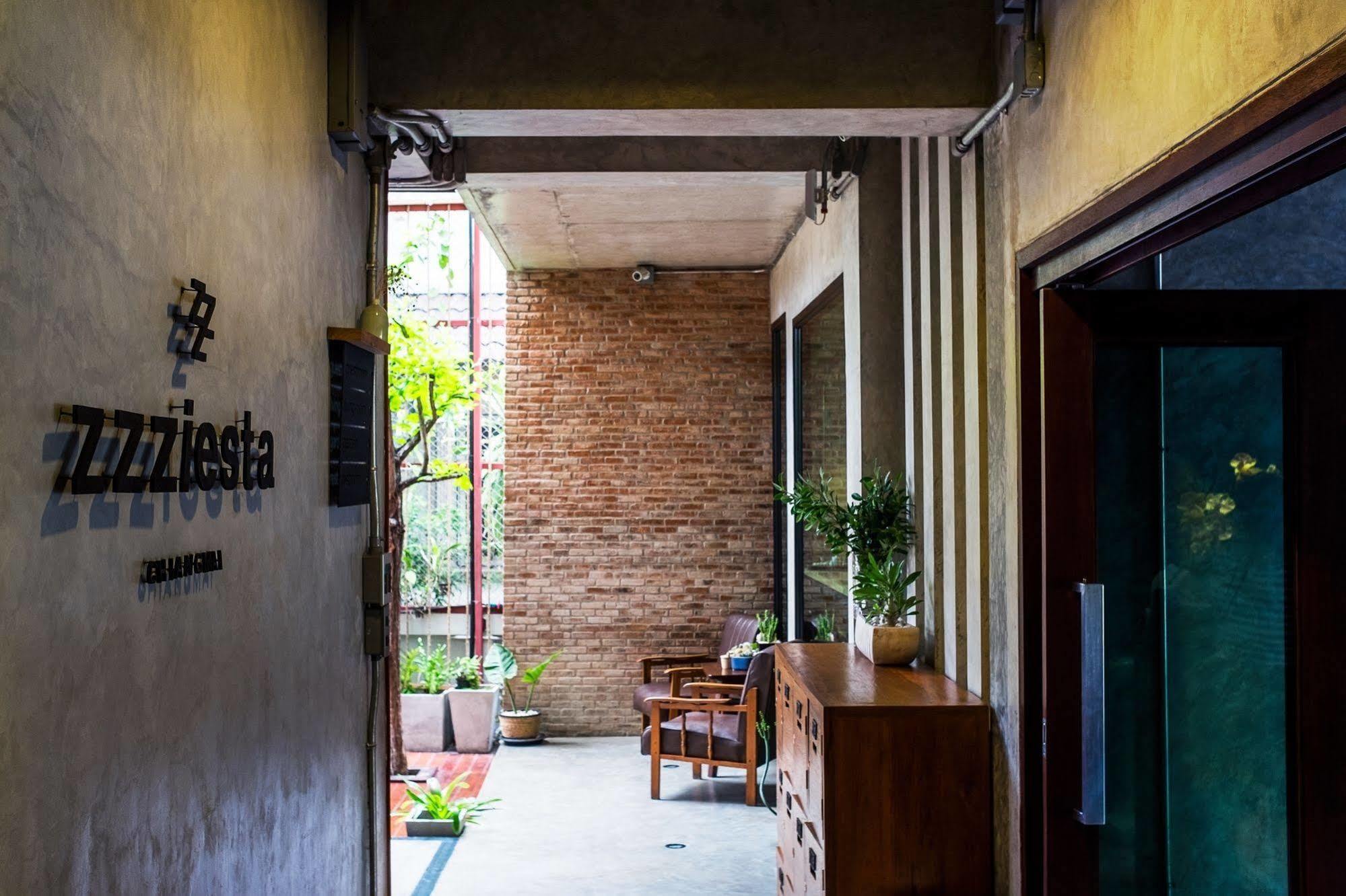 Bed and breakfast Zzziesta Chiang Mai Extérieur photo