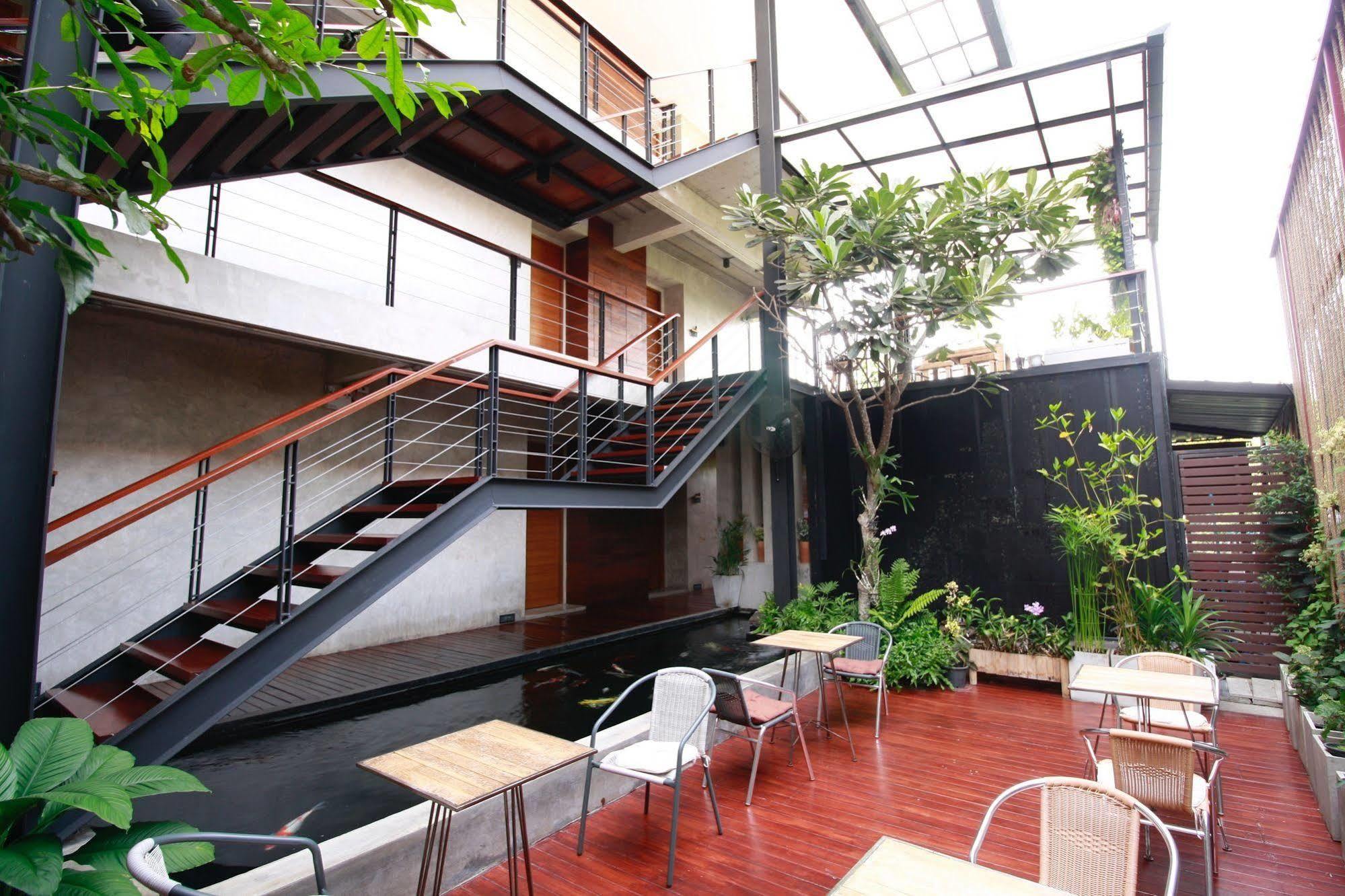 Bed and breakfast Zzziesta Chiang Mai Extérieur photo