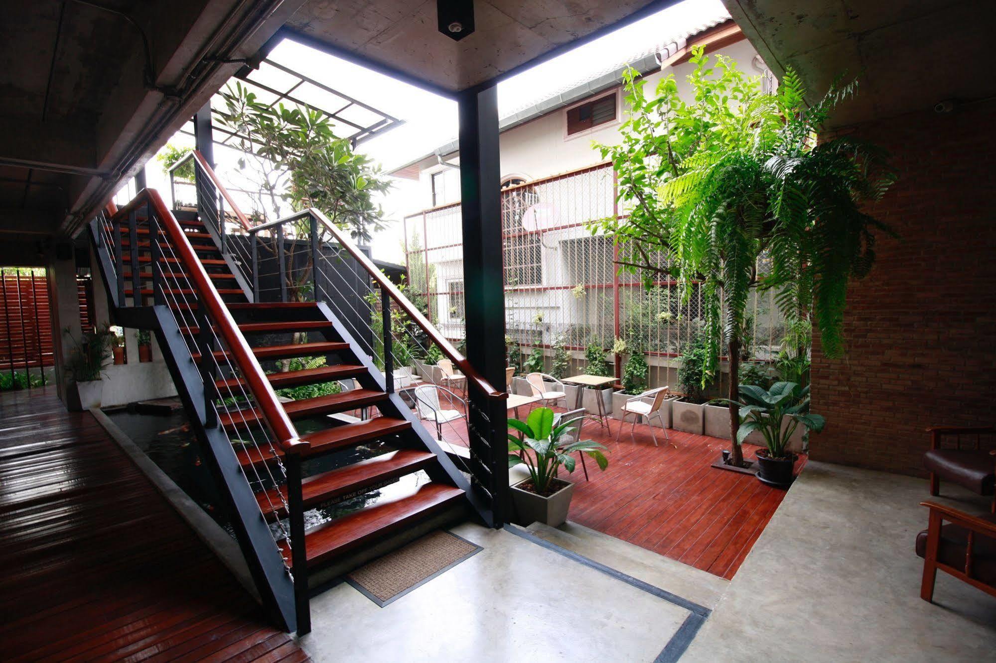 Bed and breakfast Zzziesta Chiang Mai Extérieur photo